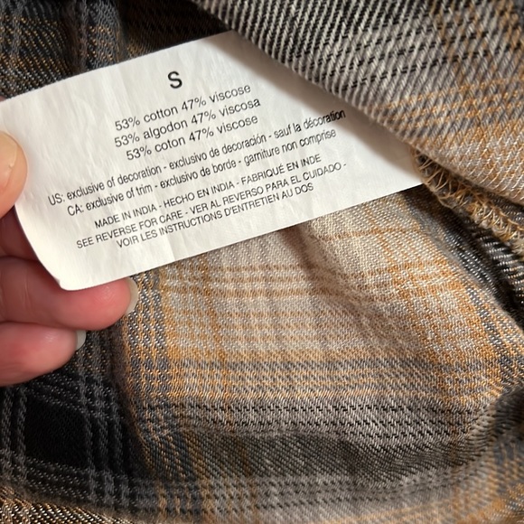 Gloria Vanderbilt plaid button down shirt - Picture 10 of 10